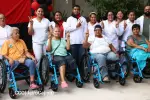 Entregan sillas de ruedas a protagonistas del programa “Todos con Voz”