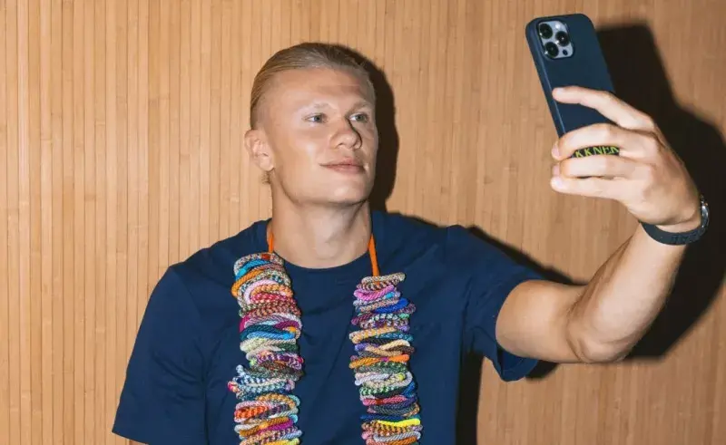 Erling Haaland convierte su icónico peinado en un exitoso negocio de ligas para el cabello