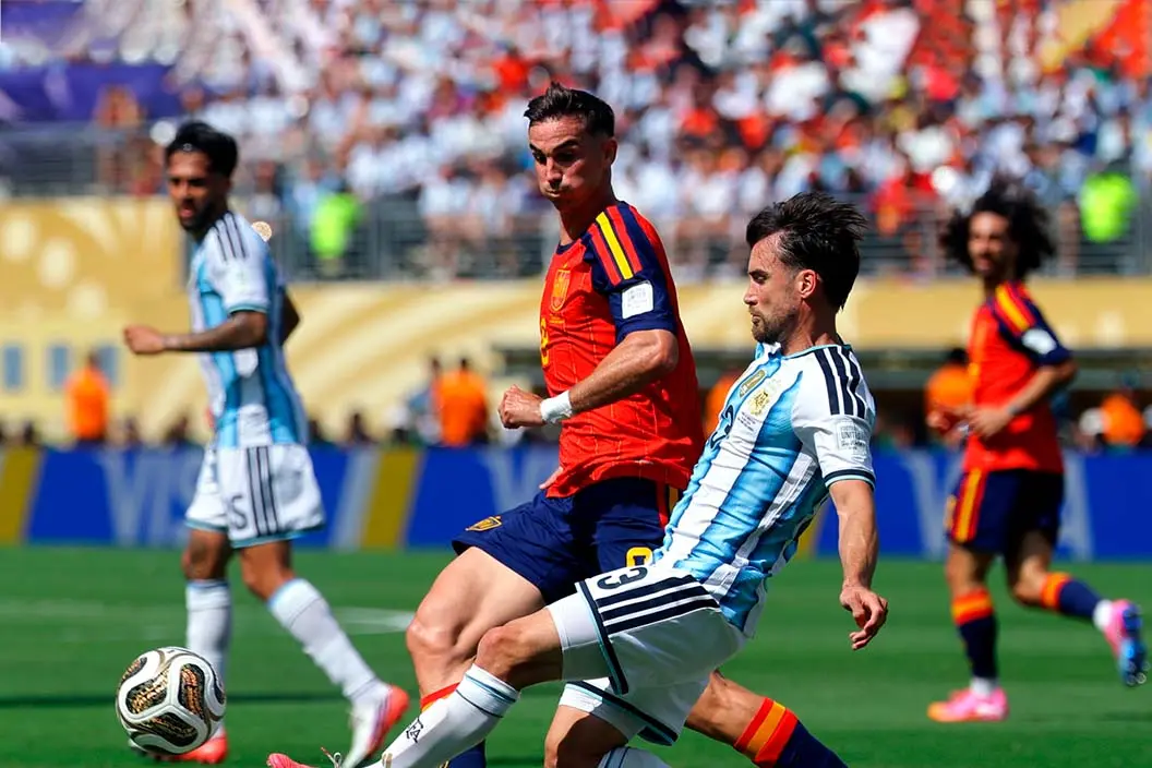 España rompe el sueño del bicampeonato: Argentina cae en una final llena de épica