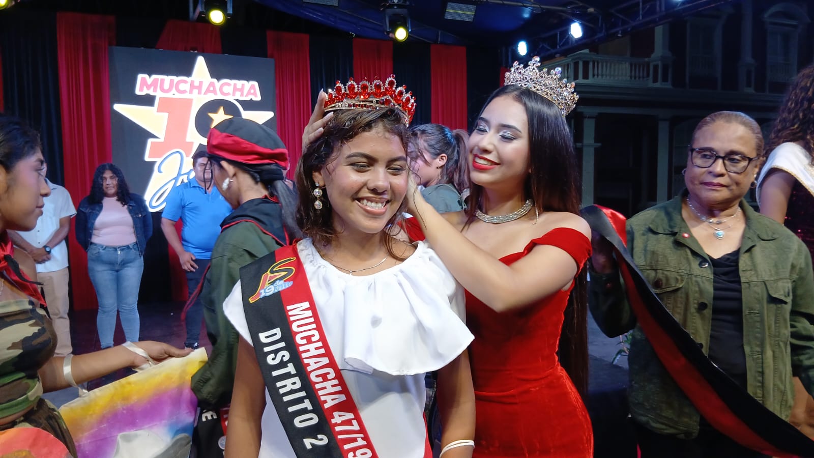 Estefani Zepeda es coronada Muchacha Revolución 2026 en Granada