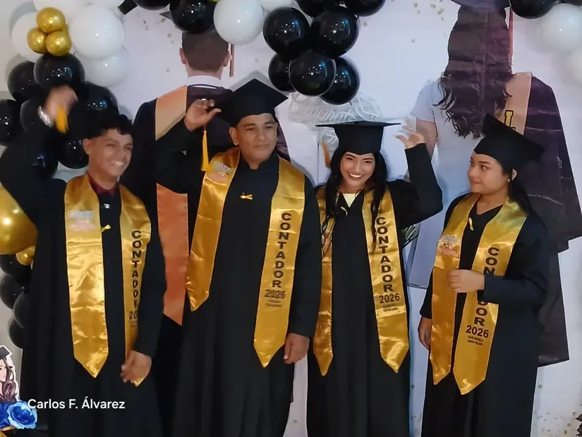 Graduación de 302 nuevos bachilleres técnicos en contabilidad