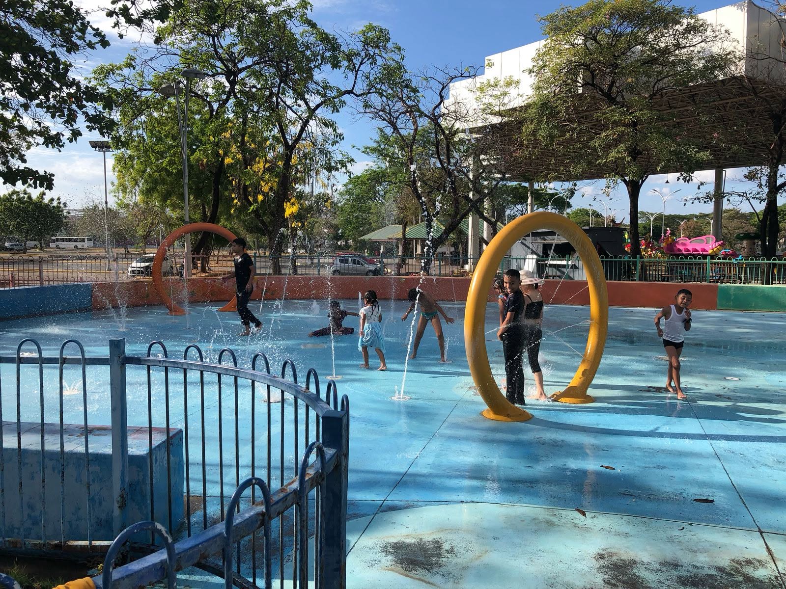 Managua: decenas de familias visitaron el parque Luis Alfonso
