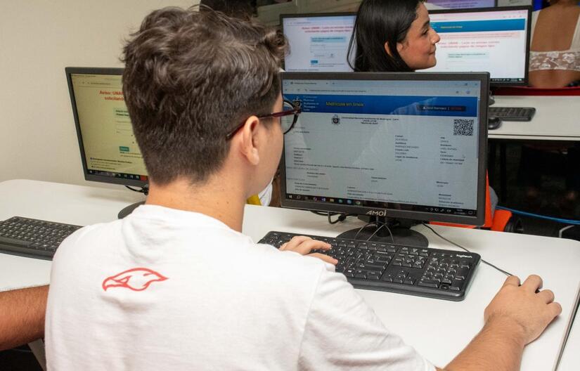 Universidades públicas alcanzan el 57 % de matrícula para el segundo semestre