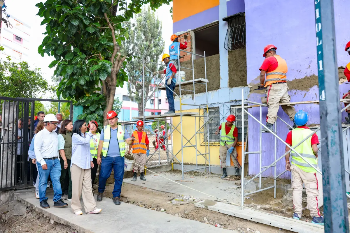 Venezuela avanza en rehabilitación de edificio afectado por sismo