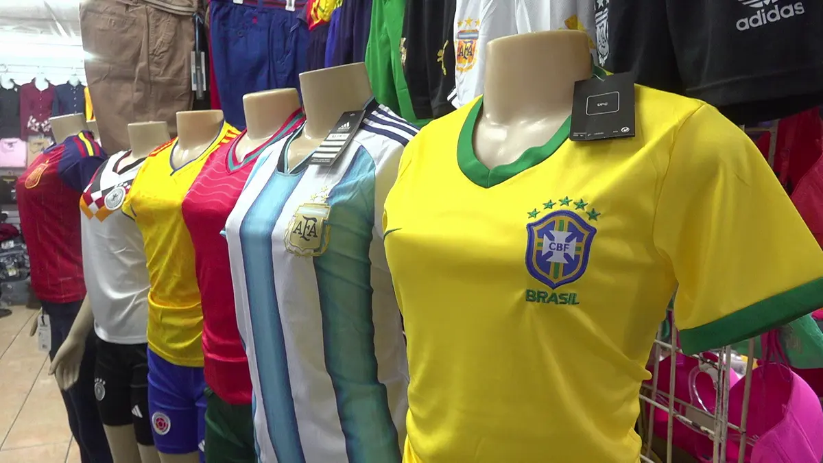 Mercado Roberto Huembes te espera con buenas promociones de camisas de tu selección favorita