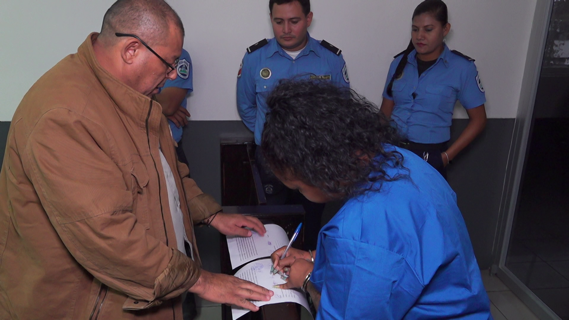 Mujer fue encontrada con cocaína en un barrio de Managua