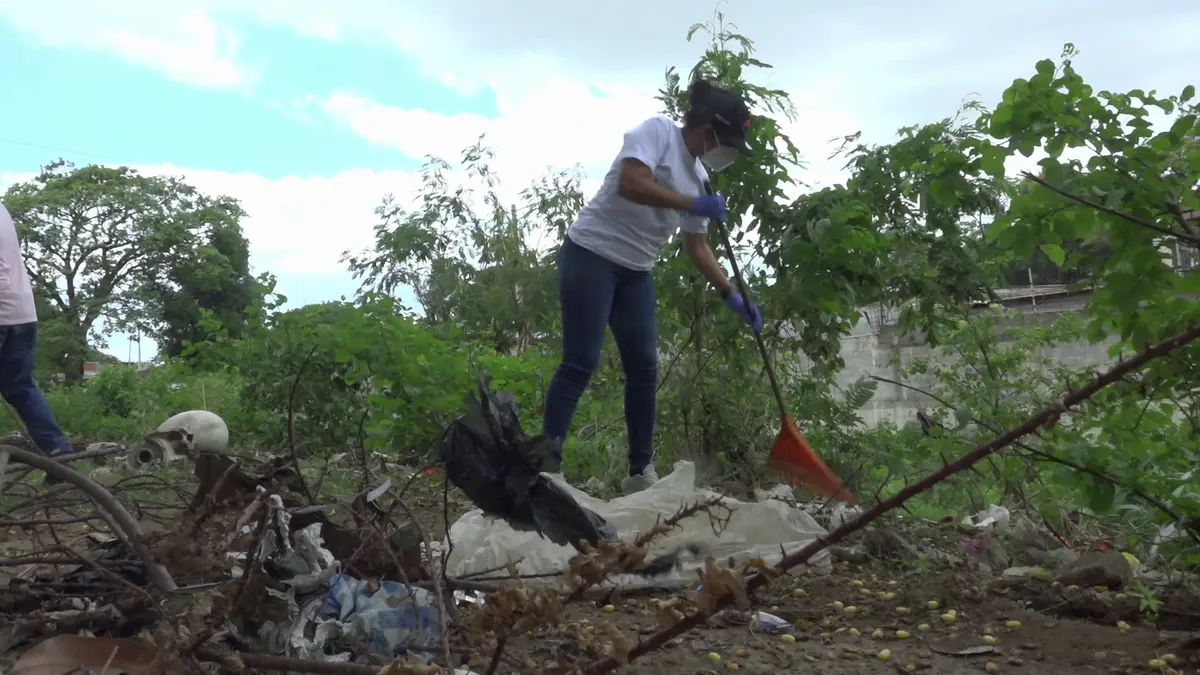 Desarrollan jornada de limpieza del cauce del barrio Isaías Goméz