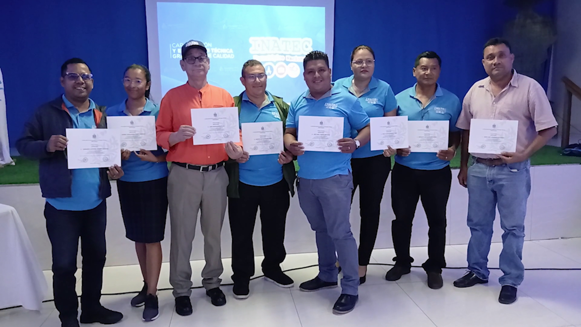 Comunidad educativa de Granada recibe certificación en Historia e Identidad Nacional